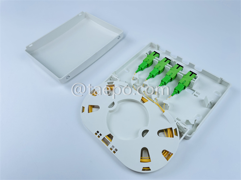 Fiber termination box (FTB), indoor, SC, 4 fibers, plastic housing, 150x110x32mm, without adatpers, pigtails